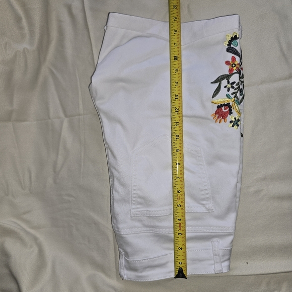 Sandpiper sz 14W White embroidered floral shorts with a boho vibe Vacation Beach - Picture 14 of 16